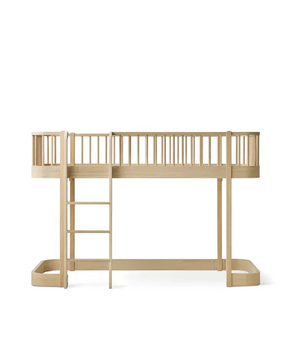 Lit mezzanine mi-haut en bois chêne Oliver Furniture avec échelle et rambage