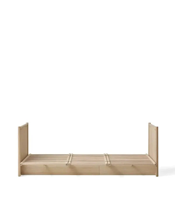 Lit bébé Camp Novel en chêne, cadre bois naturel, Citron Grenadine, 60x120/120x200 cm