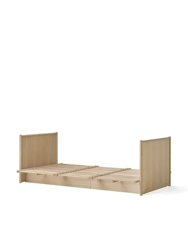 Lit bébé Camp Novel en bois de chêne, 60x120/120x200 cm, Citron Grenadine