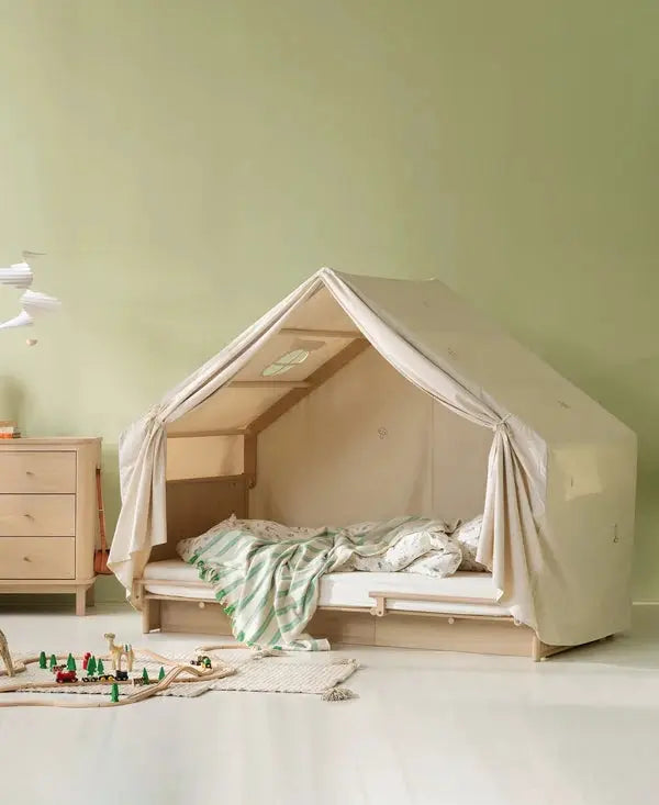 Structure cabane pour lit Camp Novel 120 x 200 cm en bouleau/chêne avec voile beige