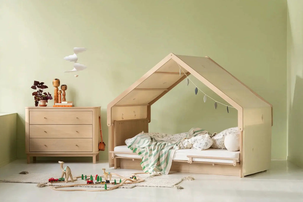 Lit bébé Camp Novel en chêne d'Oliver Furniture, cadre cabane et commode, 2 pièces, 60x120/120x200 cm
