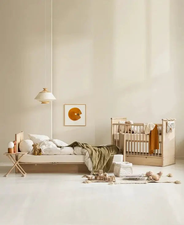 Lit bébé et lit Camp Novel en chêne clair, 60x120/120x200 cm, 2 pièces