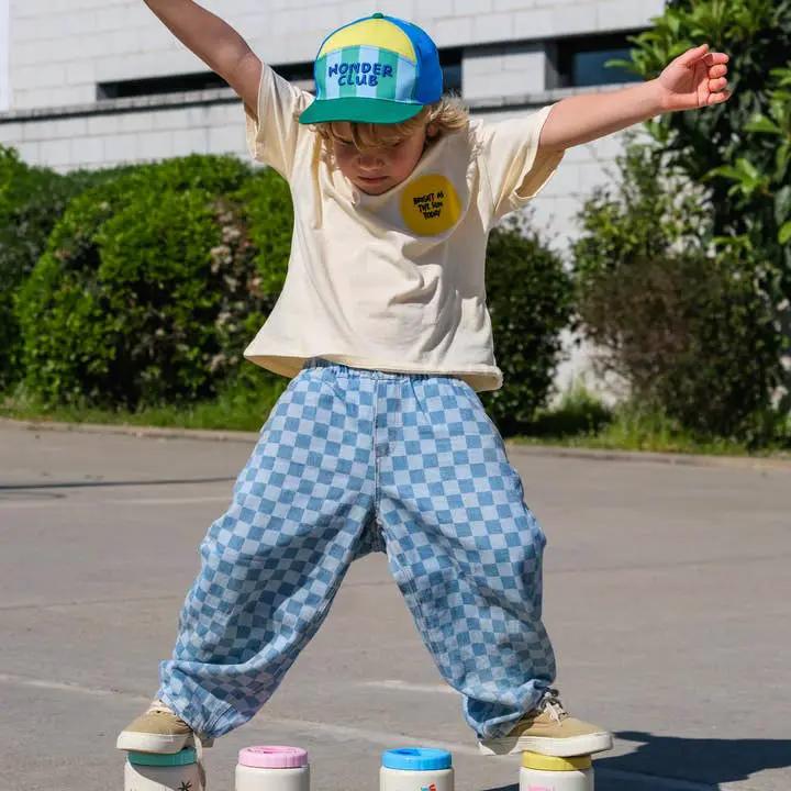 Thermos repas inox 350ml lunch box; four pastel bottles on ground beside a jumping child, Citron Grenadine.