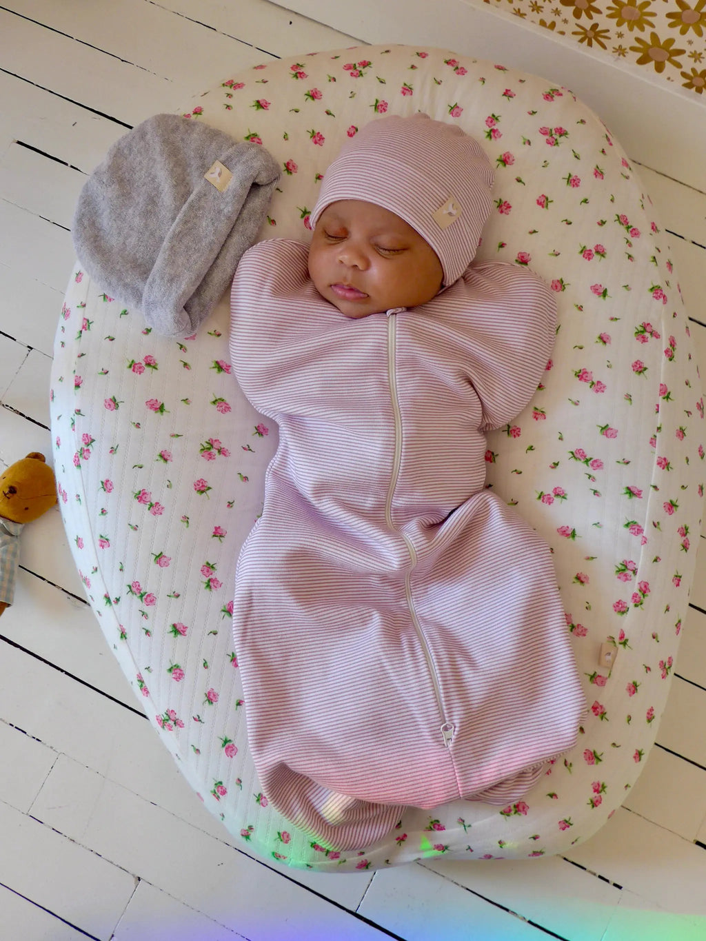 TANTE REINE emmailloteuse bonbon swaddle by Citron Grenadine; pink striped baby wrap with hat