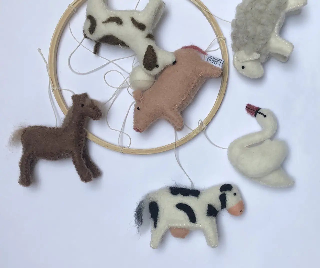 GAMCHA cradle mobile by Citron Grenadine with six felt farm animals on a wooden hoop (horse, cow, swan, camel)