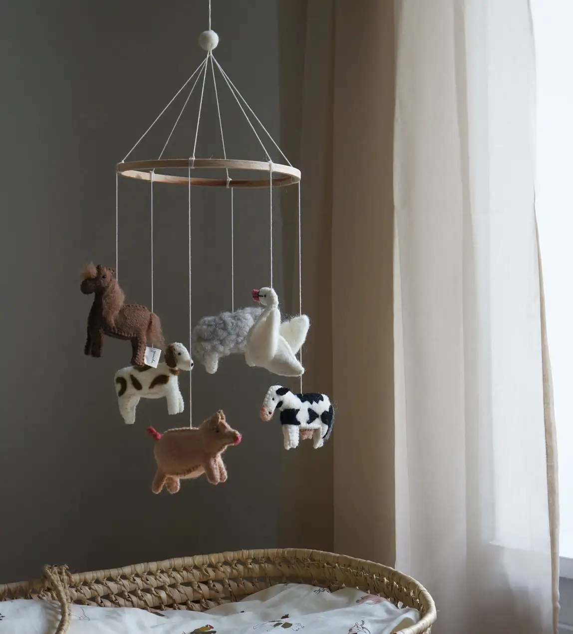 GAMCHA mobile farm baby mobile by Citron Grenadine; 6 felt animal figures on a wooden ring