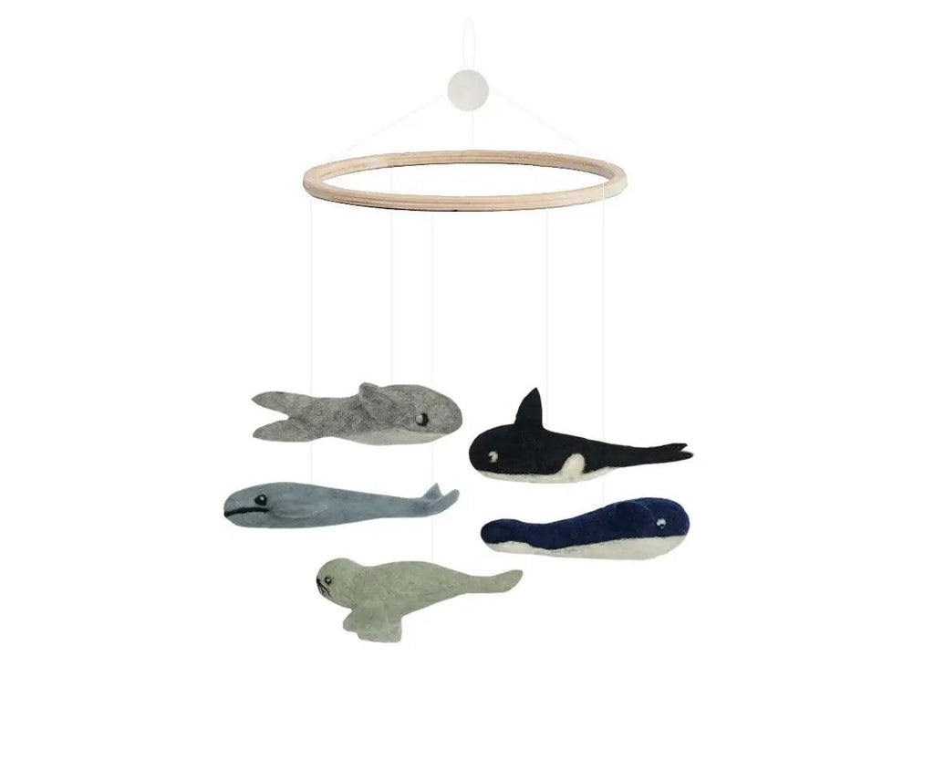 GAMCHA mobile ocean with a wooden ring and five plush whales