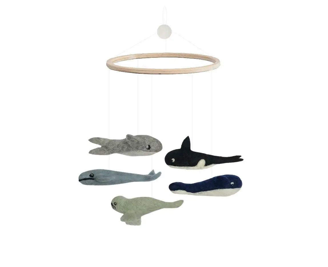 GAMCHA mobile ocean with a wooden ring and five plush whales