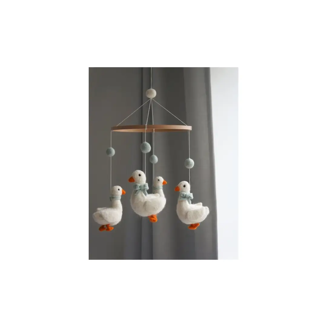 GAMCHA mobile goose for crib by Citron Grenadine, three white plush geese with orange beaks and blue bows, wooden ring.