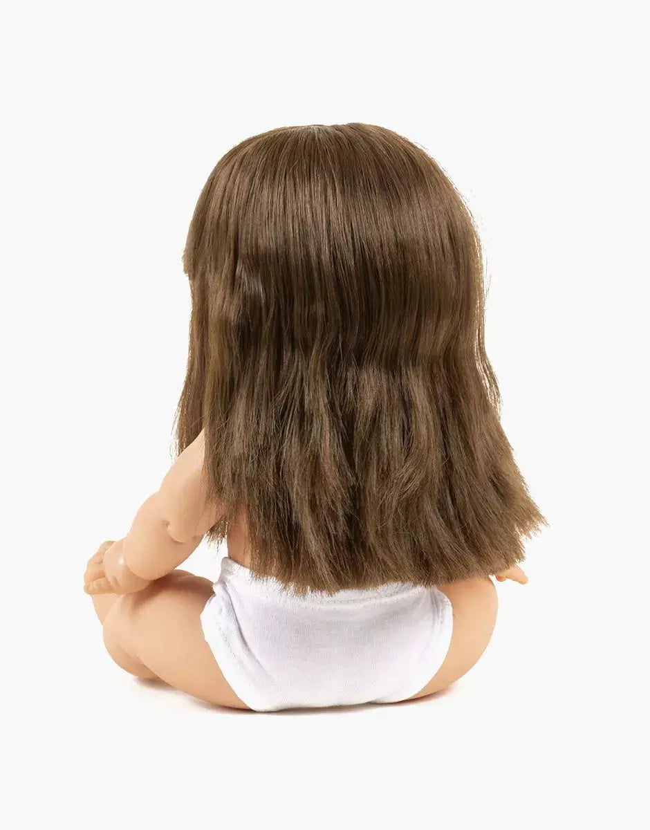MINIKANE poupée Cerise; cheveux bruns et culotte blanche, vue de dos.