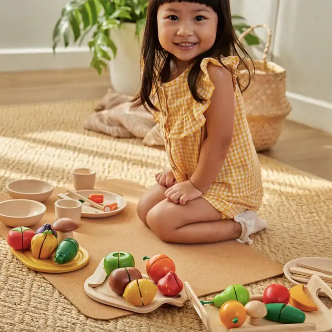 PLAN TOYS légumes à couper / 18m+ by Citron Grenadine