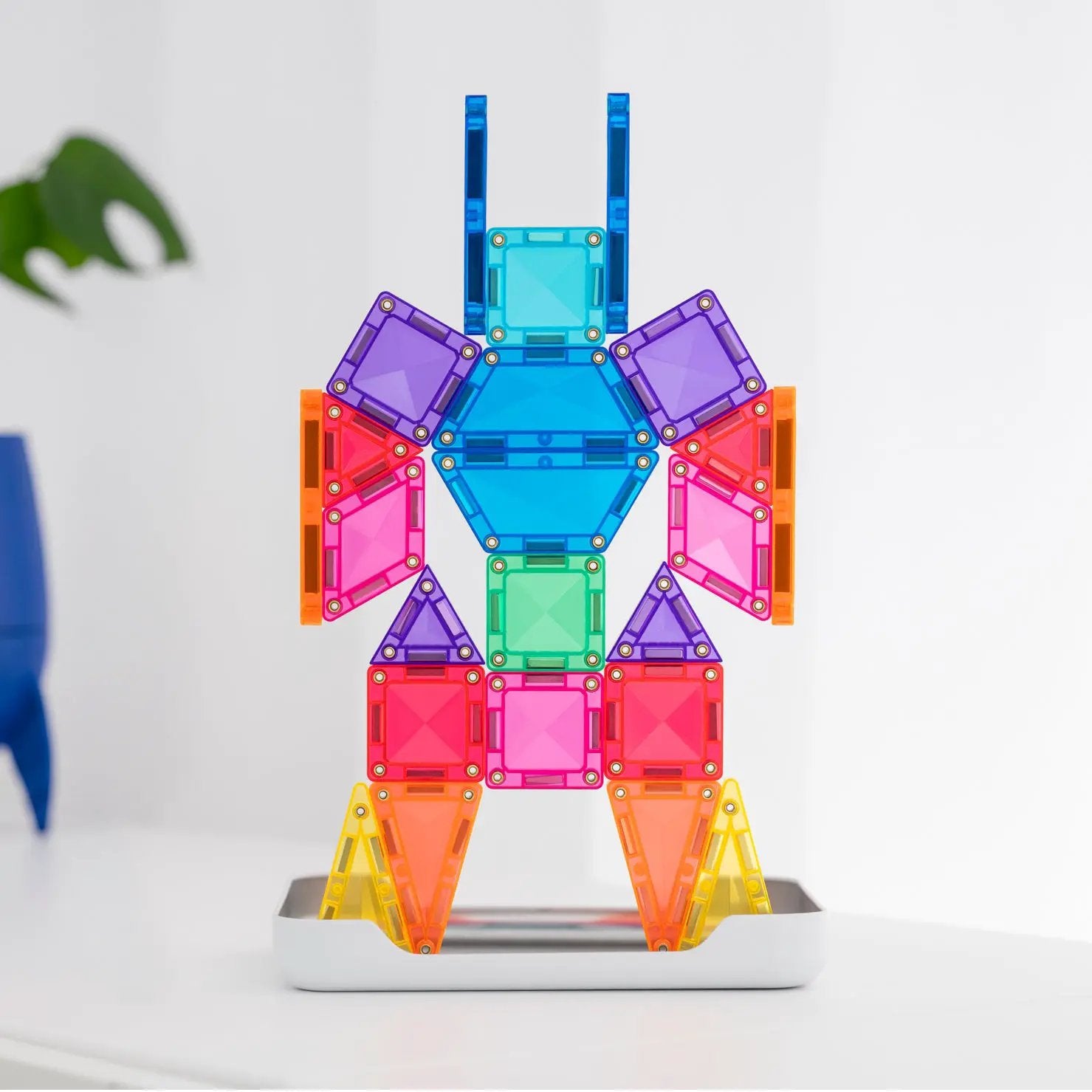CONNETIX Travel Mini Pack 32 pc blocs à emboîter, colorful translucent squares forming a standing figure