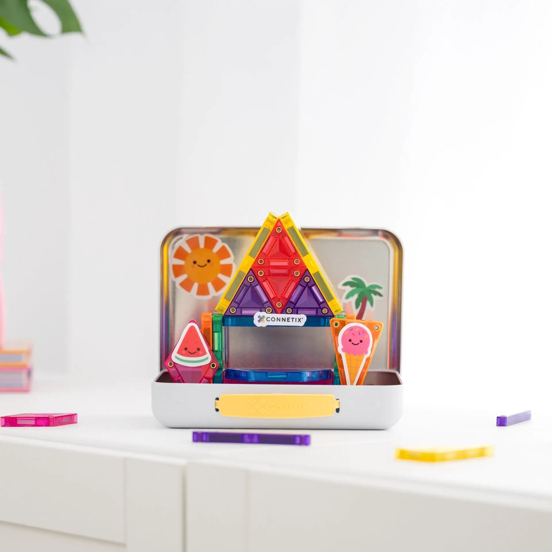 CONNETIX Travel Mini Pack 32 pc magnetic building blocks with a colorful triangular pyramid on a tin case