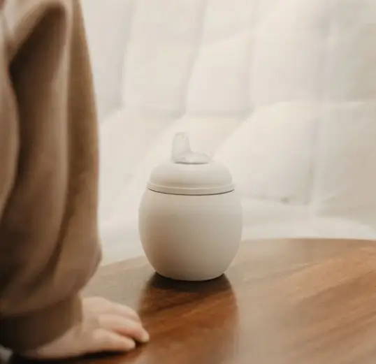 ELHEE tasse d'apprentissage anti-fuite / full sand by Citron Grenadine