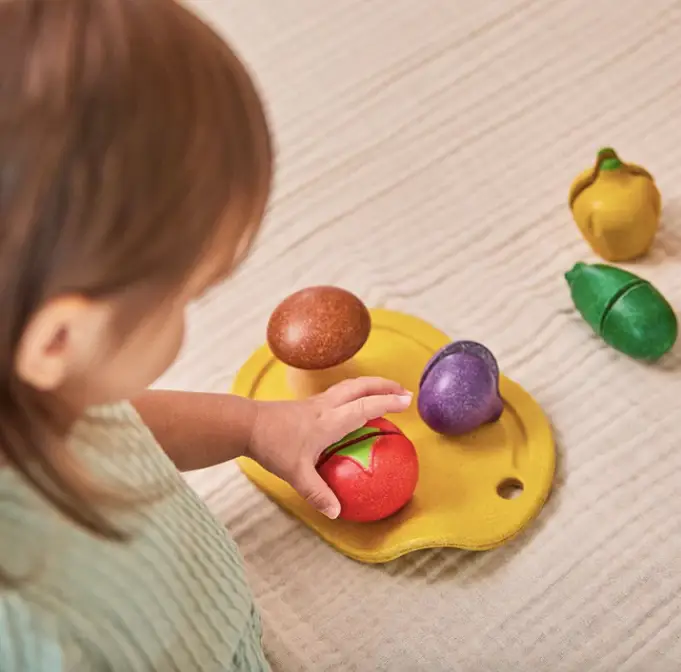 PLAN TOYS légumes à couper / 18m+ by Citron Grenadine
