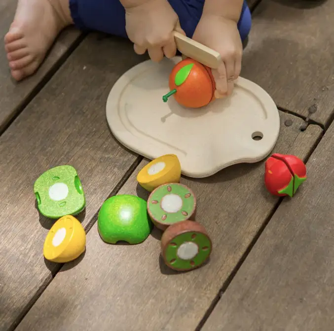PLAN TOYS fruits à couper / 18m+ by Citron Grenadine