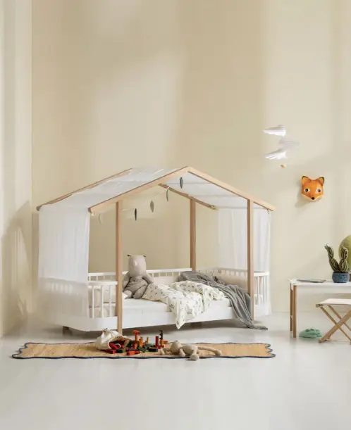 Oliver Furniture wood original house bed / blanc et chêne by Citron Grenadine