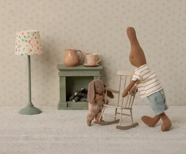 Maileg miniature rocking chair / dark sand by Citron Grenadine