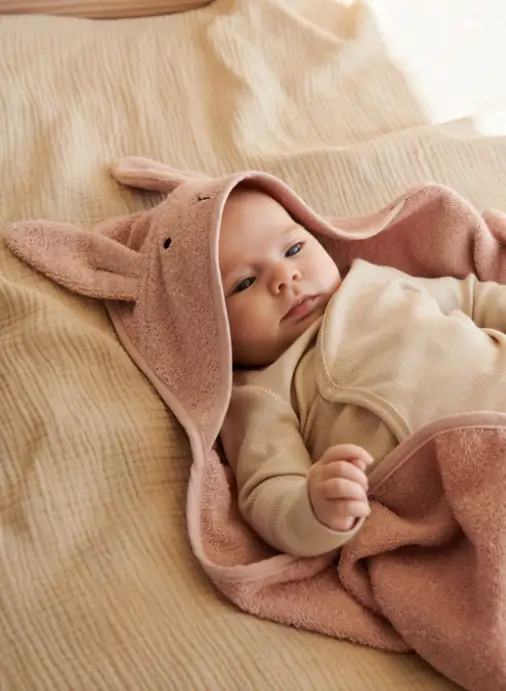 LIEWOOD ALBERT cape de bain / rabbit rose by Citron Grenadine
