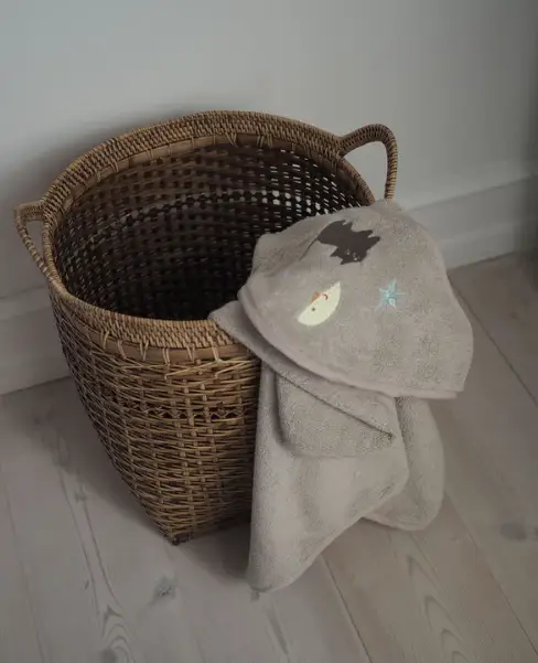 DEAR APRIL petal cape de bain / moon cat by Citron Grenadine