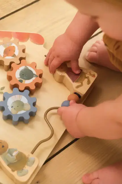 EGMONT TOYS tableau d'activités en bois 10M+ by Citron Grenadine
