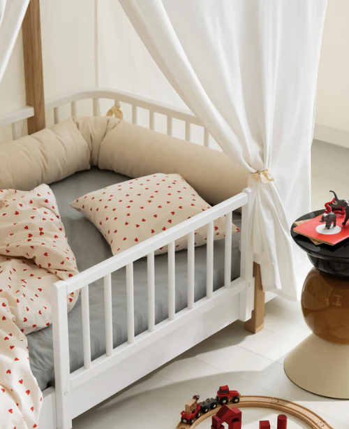 Oliver Furniture wood original house bed / blanc et chêne by Citron Grenadine