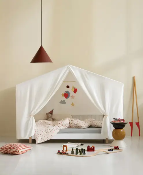 Oliver Furniture wood original house bed / blanc et chêne by Citron Grenadine