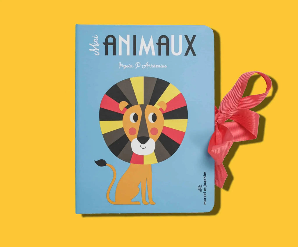Leporello animaux book, Citron Grenadine; blue cover with a colorful lion wheel illustration and red ribbon.