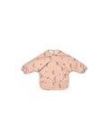 LIEWOOD bavoir Merle pink bib with bunny print and red hearts; long-sleeved with front pocket