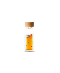 Bouteille sensorielle PETIT BOUM Move Bottle Automne par Citron Grenadine, bouchon en bois et liquide orange avec feuilles d’automne