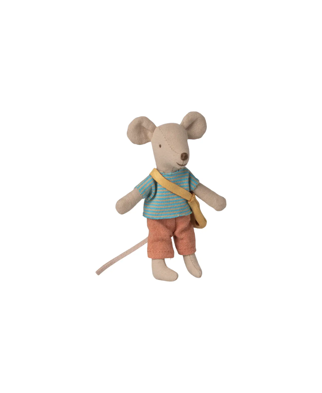 Maileg petit frère souris Citron Grenadine avec sac bandoulière jaune, chemise bleu à rayures et pantalon orange