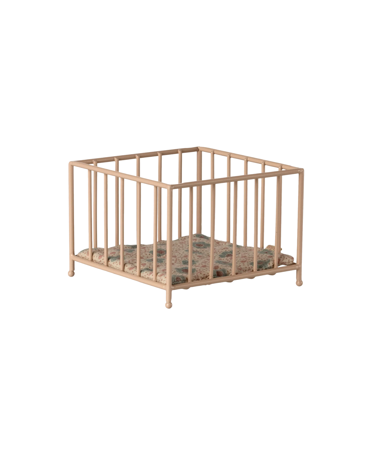 Maileg parc bébé rose en métal avec matelas floral.