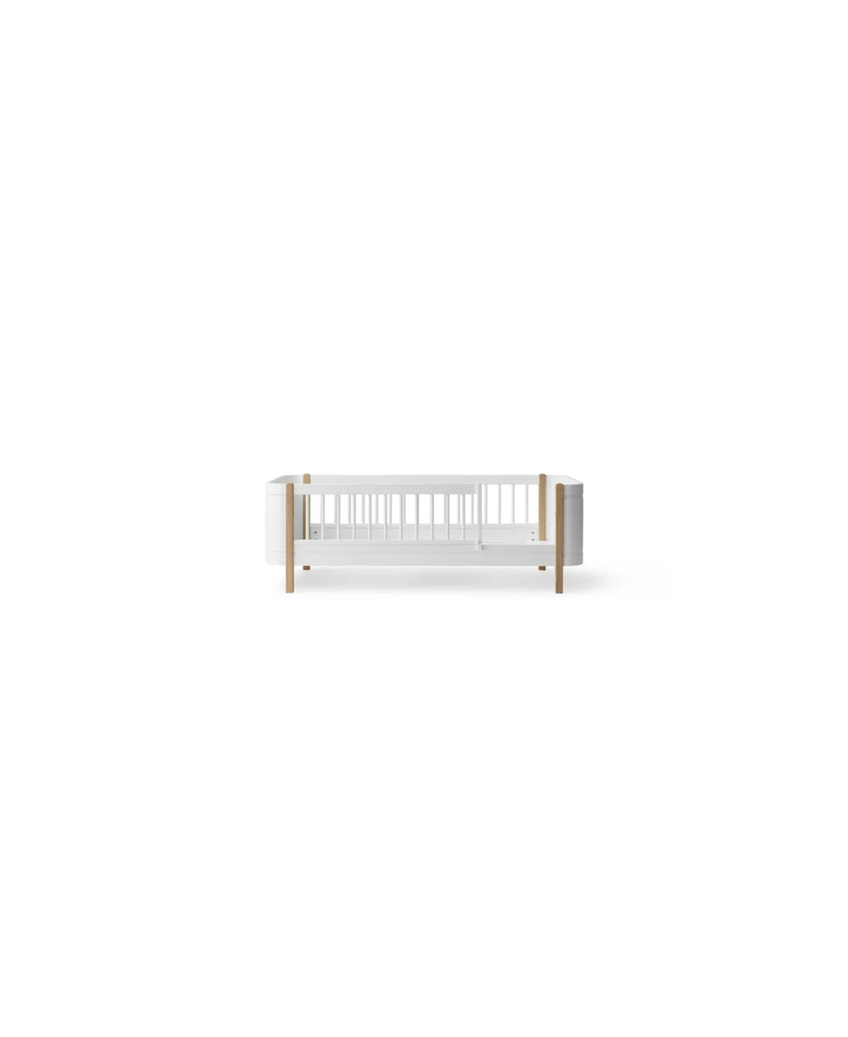 Oliver Furniture Wood mini+ junior bed white frame with oak legs