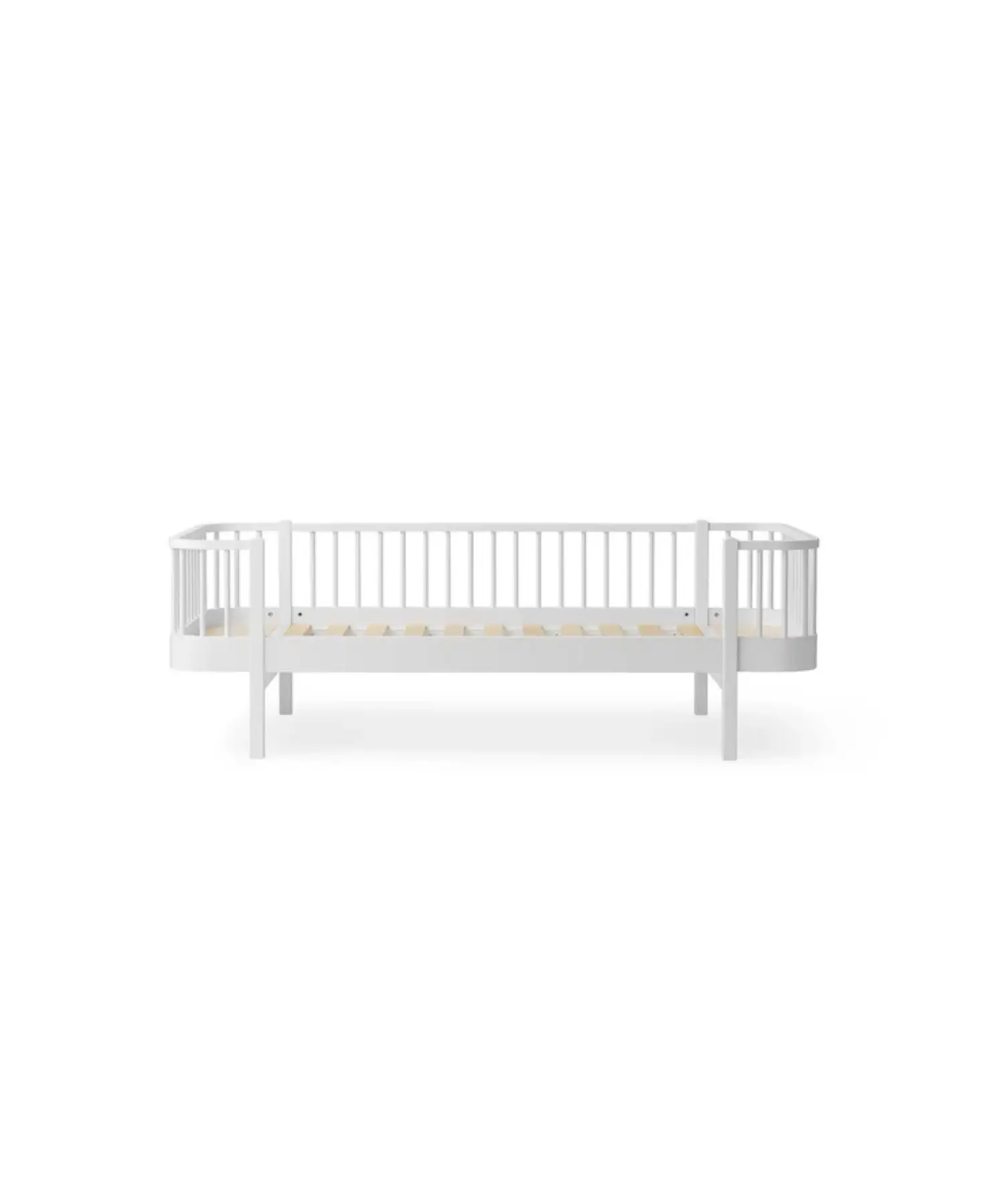 Oliver Furniture Lit banquette bed frame in white wood with slatted base