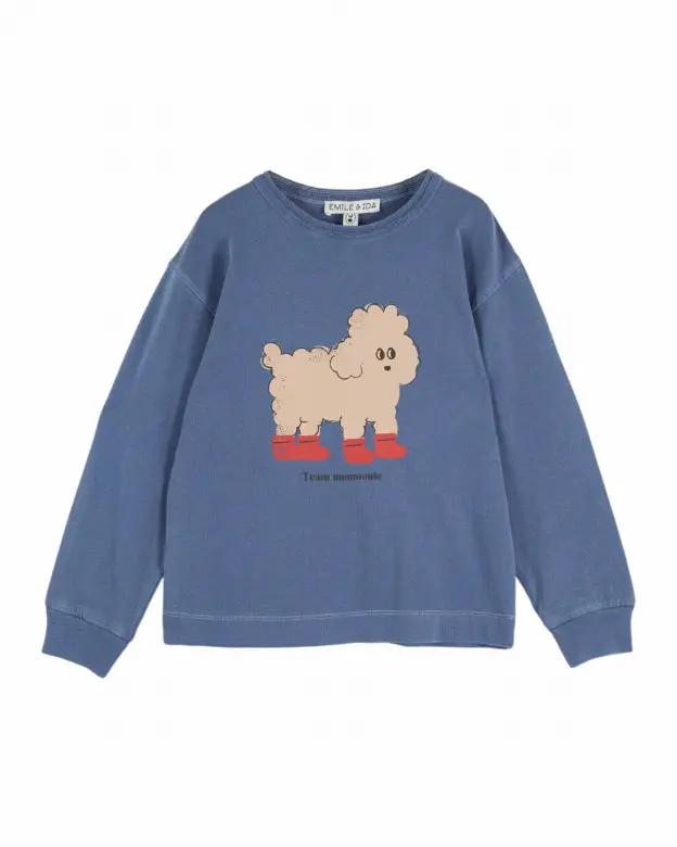 EMILE ET IDA t-shirt in océan blue with beige poodle graphic wearing red boots