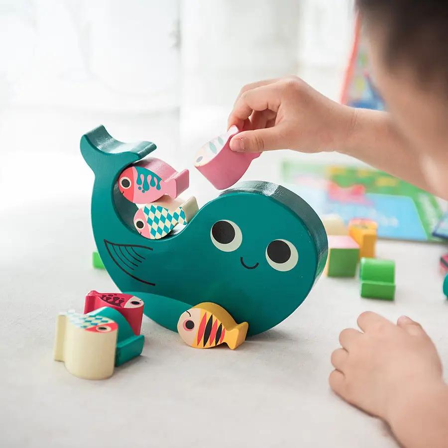 VILAC jeu d'équilibre Whaly 4 ans+ en bois turquoise avec plusieurs poissons colorés, Citron Grenadine