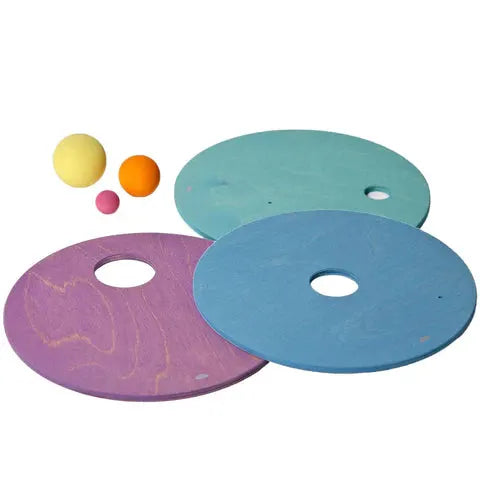 STAPELSTEIN x GRIMMS Rolling Discs set – three pastel wooden discs (purple, teal, blue) with three small pastel balls.