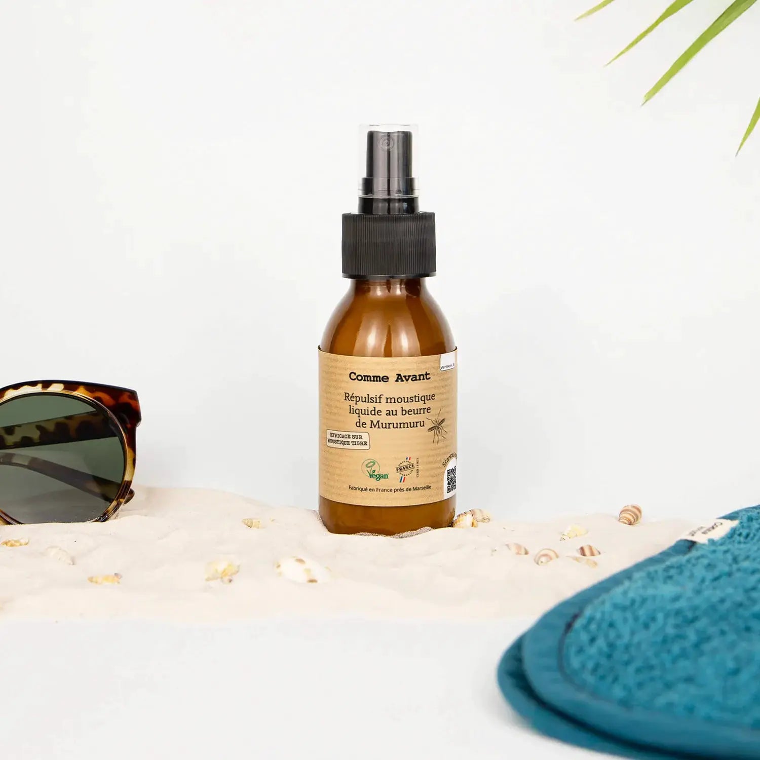 Répulsif anti-moustique liquide au beurre de Murumuru, Comme Avant, spray noir sur bouteille brune.