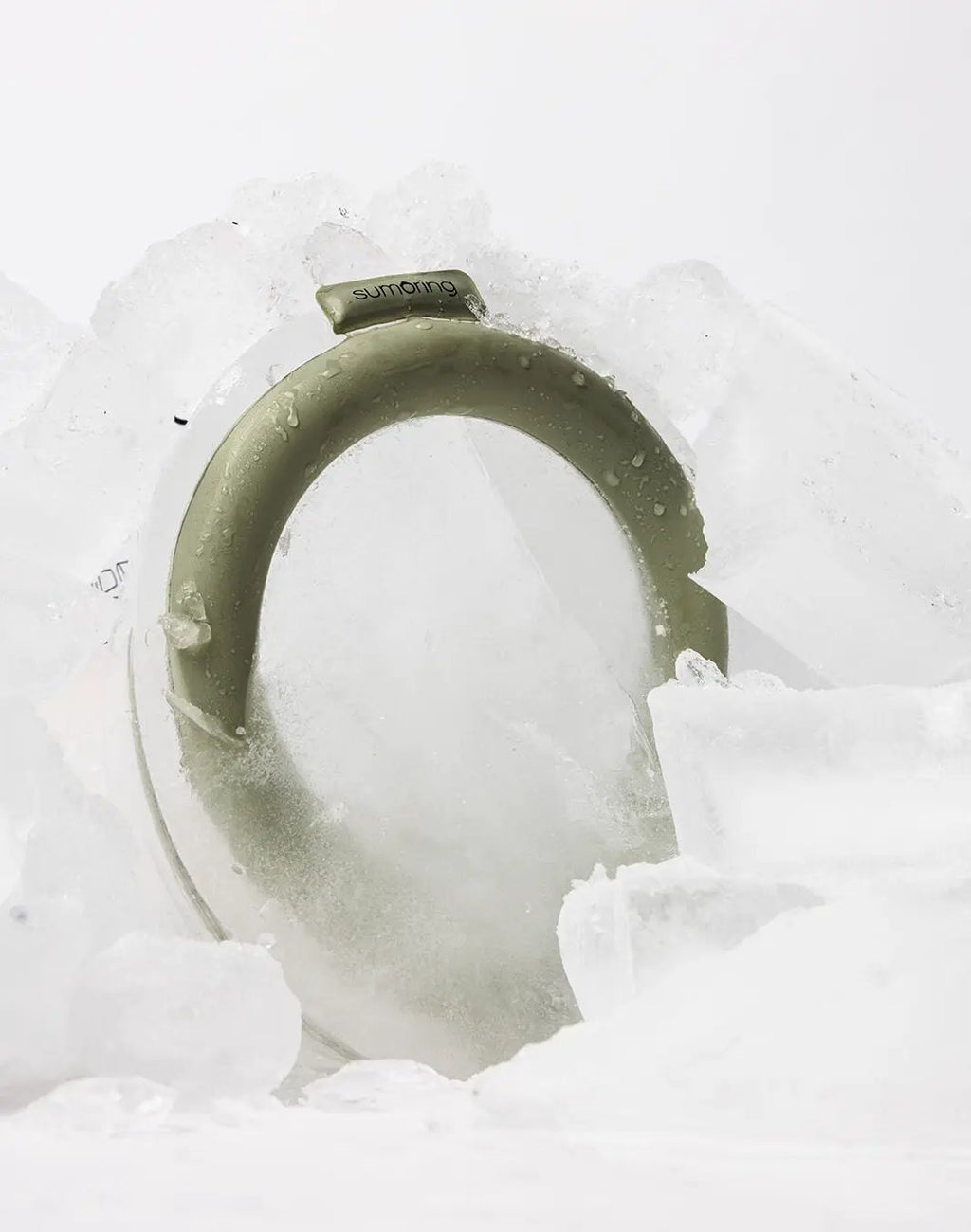 SUMORING alpine green cooling necklace ice pack amid ice blocks