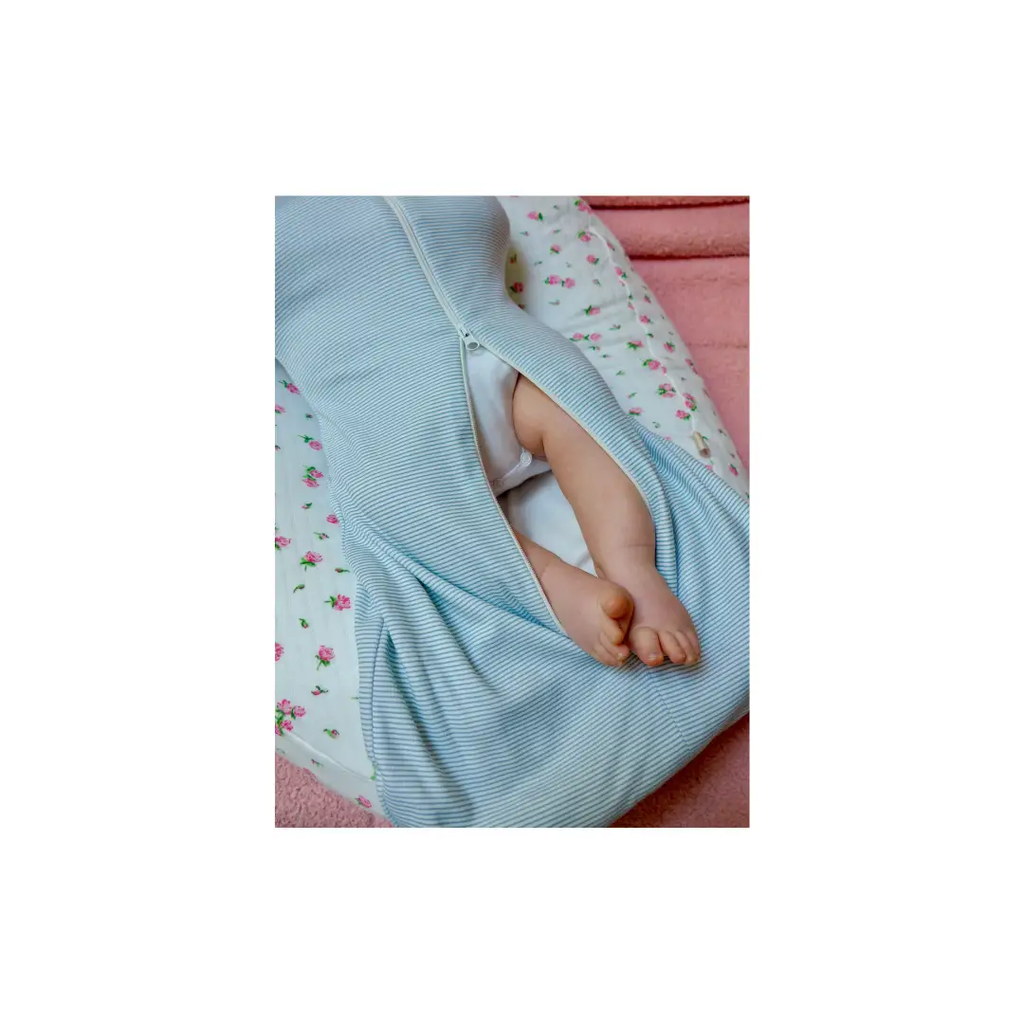 Emmailloteuse pistache swaddling blanket by Citron Grenadine, blue striped fabric
